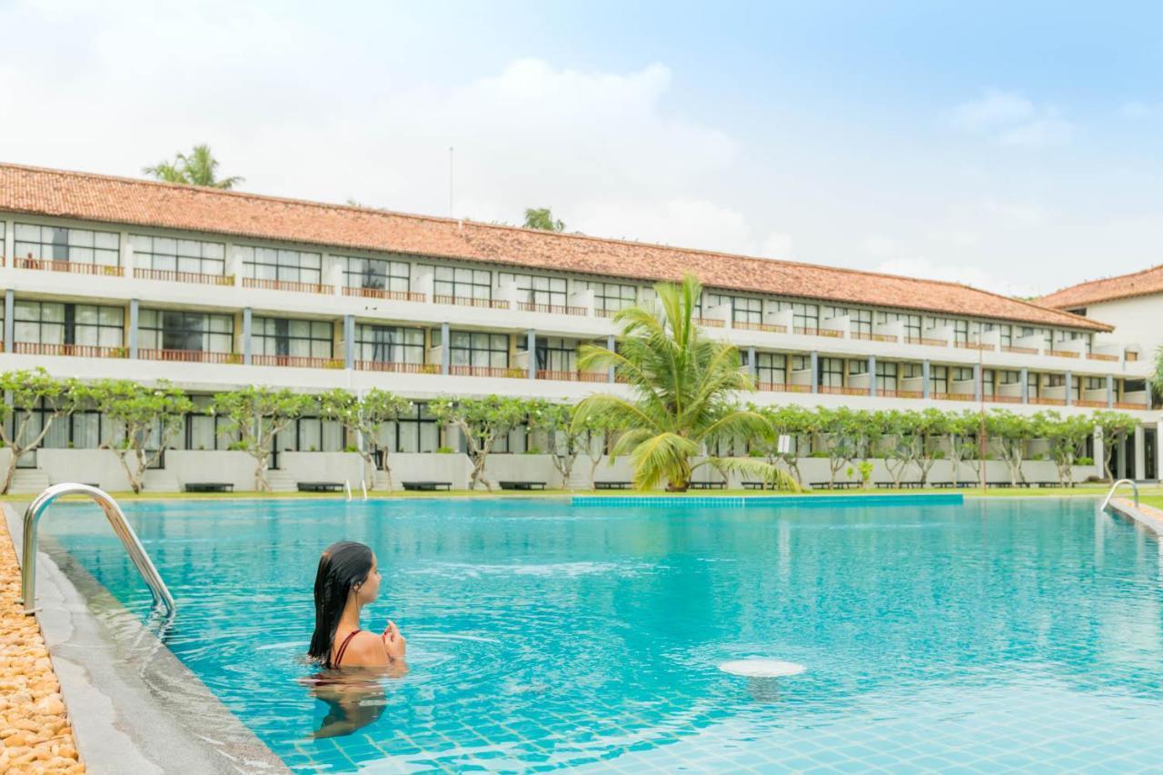 The Blue Water - Geoffrey Bawa Heritage - City Resort Hotel Wadduwa Exterior photo