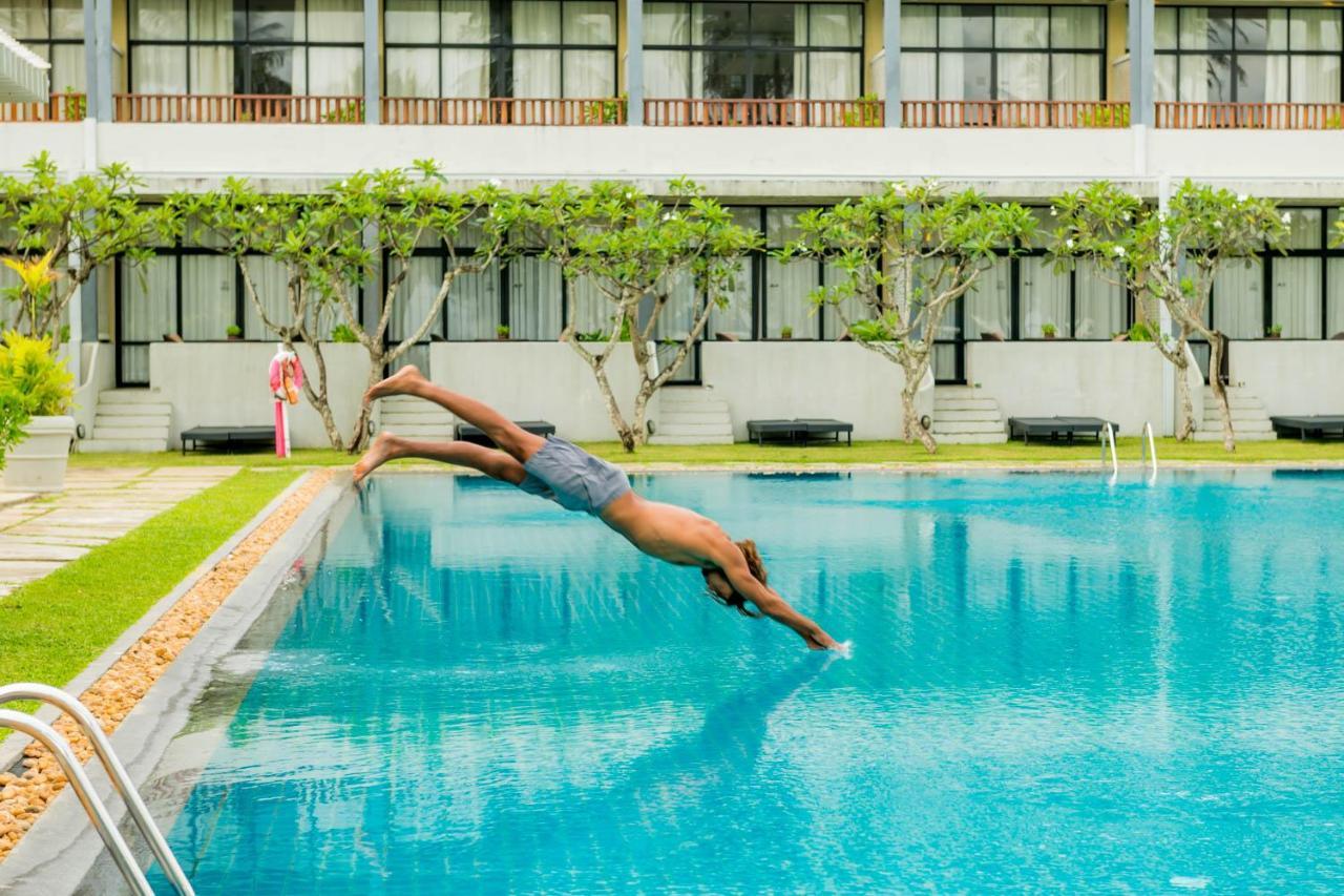 The Blue Water - Geoffrey Bawa Heritage - City Resort Hotel Wadduwa Exterior photo